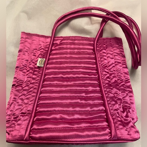 NWOT NaRaYa Satin Quilted Bucket Shoulder Bag Zip closure in Rose Pink - Picture 1 of 8